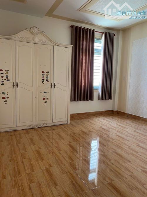 Gấp gấp, cần bán nhà 4tầng 100m 2. Đường xe tải thông ra Nguyễn Ảnh Thủ với Huỳnh Thị Hai.