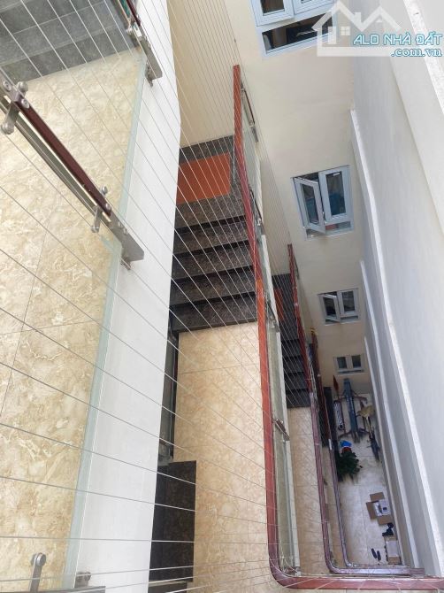 Bán nhà phân lô Hoàng Quốc Việt, ô tô vào nhà, thang máy, giếng trời, 110m2 nhỉnh 30 tỉ - 9