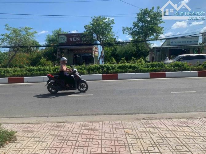 SỞ HỮU ĐẤT THỔ CƯ 191M2, VỊ TRÍ ĐẸP NHẤT TRUNG TÂM CẦN GIUỘC - 1