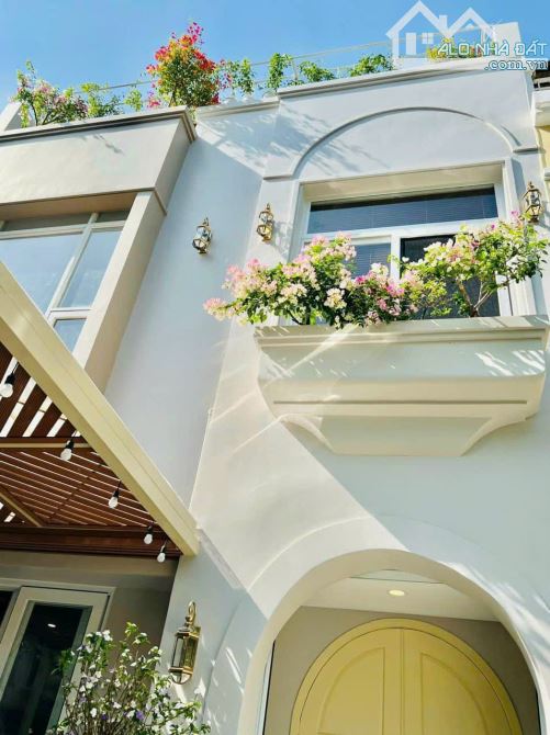Cho thuê biệt thự tứ lập Phú Mỹ Hưng 16x16m full nội thất cao cấp! - 1