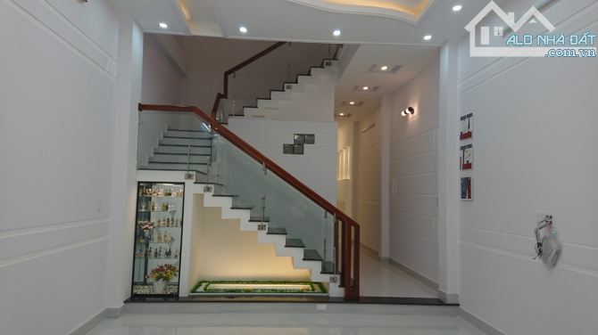 Nhà bán 2 lầu đường B22 khu Hưng Phú lộ 15m vị trí đẹp gần trường học - 1