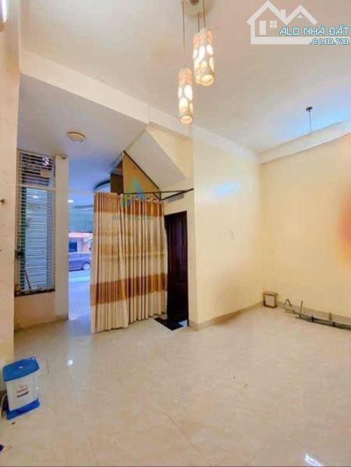 SANG NHƯỢNG SPA LỚN 3 TẦNG ĐƯỜNG ĐỖ QUANG - 60 M² - 5 PN - GIÁ 13 TRIỆU - 1