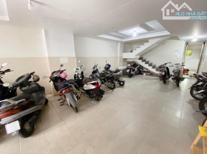CHDV CAO CẤP - 6 TẦNG CÓ THANG MÁY - 136 m2 - Ngang 8.5m - ngay Đại Học Marketting Quận 7. - 1