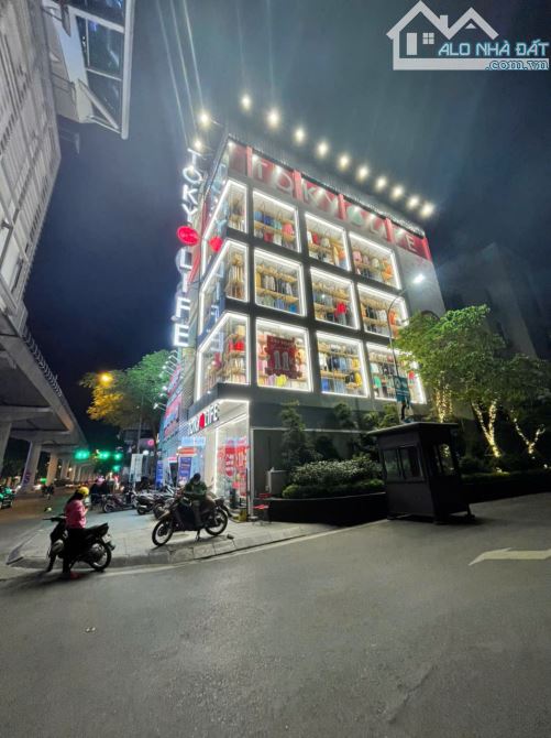 Siêu Phẩm Nhà Lô 3 Góc MP Cầu Giấy 67m2 Mt18m Vỉa Hè Thênh Thang Dòng Tiền Khủng - 2