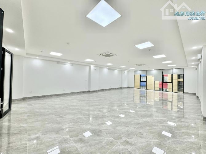 Cho thuê văn phòng Lê Trọng Tấn 100m2 với giá cực kì hấp dẫn - 2