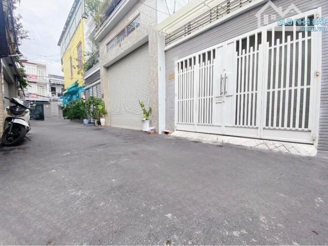 CHDV CAO CẤP - 6 TẦNG CÓ THANG MÁY - 136 m2 - Ngang 8.5m - ngay Đại Học Marketting Quận 7. - 2