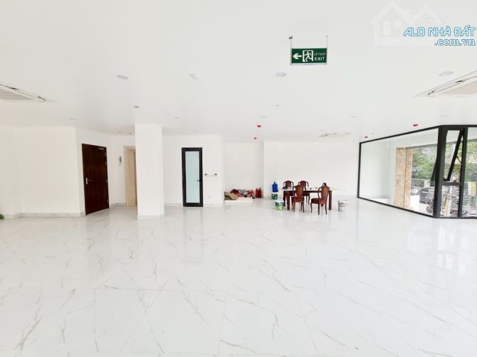 Bán gấp toà văn phòng Hà Đông lô góc  205m2 7 tầng 1 hầm - 3