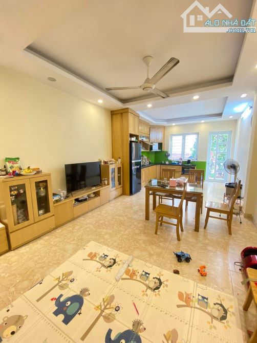 Bán nhà phân lô Hoàng Quốc Việt, ô tô vào nhà, thang máy, giếng trời, 110m2 nhỉnh 30 tỉ - 4