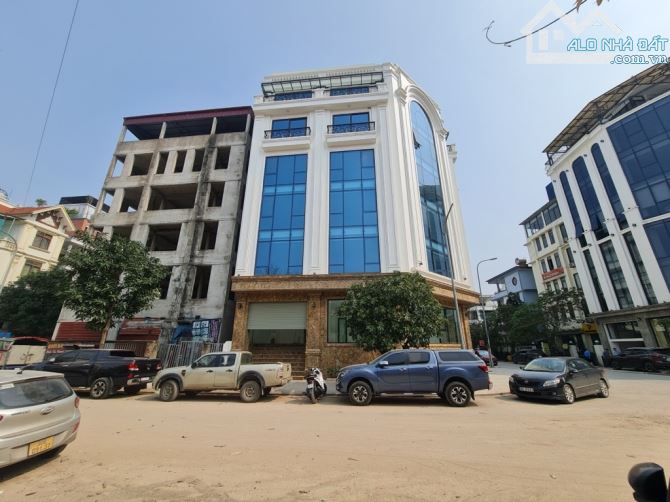 Bán gấp toà văn phòng Hà Đông lô góc  205m2 7 tầng 1 hầm - 6