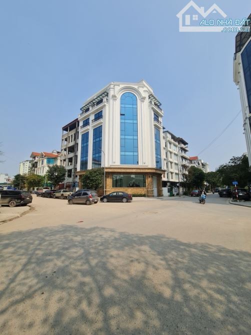 Bán gấp toà văn phòng Hà Đông lô góc  205m2 7 tầng 1 hầm - 7