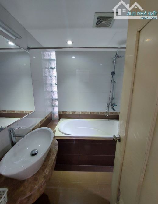 Cho thuê căn hộ: 75m giá 15 triệu; 120m giá 25 triệu. Phố Bà Triệu - 7