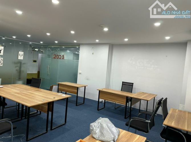 Cho thuê văn phòng quận Cầu Giấy, phố Hoàng Đạo Thúy 50m2, 90m2, 120m2 sẵn đồ giá chỉ 11.5