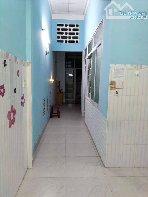 Nhà 2 Mặt Hẻm Võ Văn Dũng , 82m2 , Ngang 6,8m , Đường 3m , Cấp 4 ,  Ô Tô Đậu Cách Nhà 10m