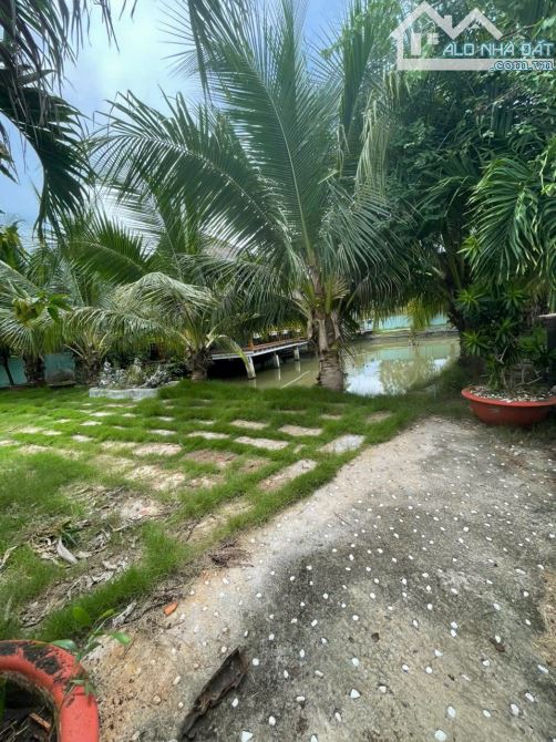BÁN Căn NHÀ VƯỜN View SÔNG RẠCH DƠI DT 653m2 đường xe hơi tới đất View sông lớn thoáng