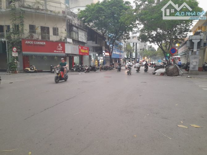 Bán nhà 368m2 x 2 tầng, mặt tiền 12.5m, giá 650 tr/m2 lô góc 2 mặt phố Trần Nhân Tông