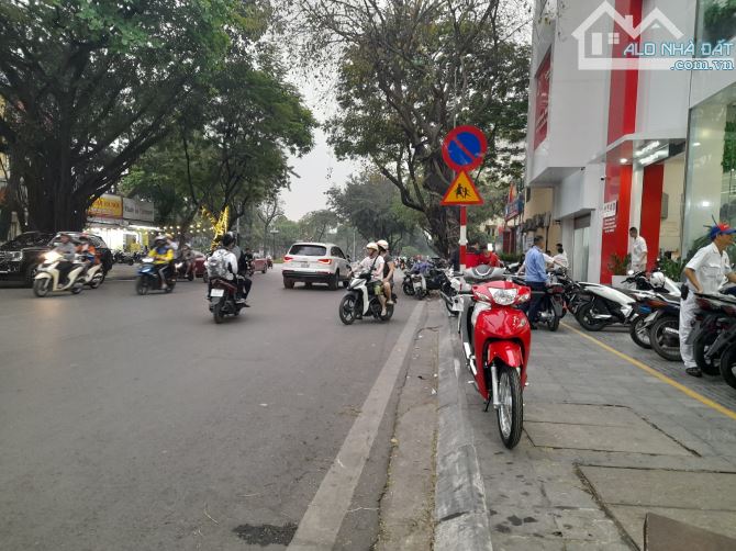 Bán nhà 368m2 x 2 tầng, mặt tiền 12.5m, giá 650 tr/m2 lô góc 2 mặt phố Trần Nhân Tông - 1