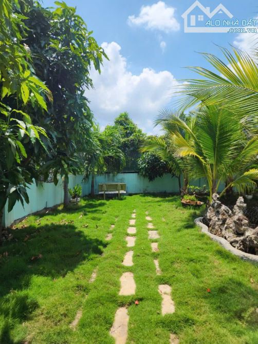 BÁN Căn NHÀ VƯỜN View SÔNG RẠCH DƠI DT 653m2 đường xe hơi tới đất View sông lớn thoáng - 2