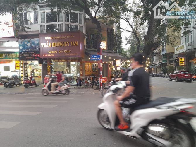Bán nhà 368m2 x 2 tầng, mặt tiền 12.5m, giá 650 tr/m2 lô góc 2 mặt phố Trần Nhân Tông - 2