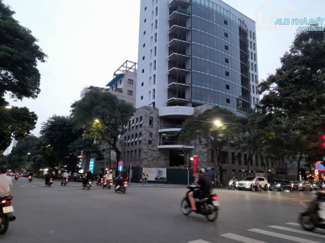 Bán tòa Văn Phòng Đẳng Cấp Mặt Phố Bà Triệu 272m2 * 11 TẦNG, Mt 9.05m, GIÁ 297 tỷ