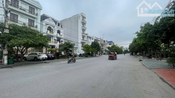 180m2 đất biệt thự đường 30m khu 193 Văn Cao - Ngang 9.5m - Tây Tứ Trạch