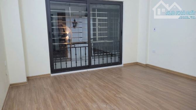 B.án Nhà Bát Khối, LB. 5 tầng ,full đồ, 2 thoáng,ngõ ô tô con vào ,ngõ thông, 36m sổ đỏ