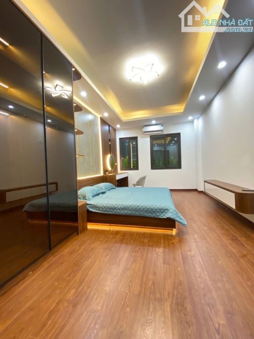 Bán nhà, Minh Khai, Q Hai Bà Trưng 30m2 x 5 tầng, giá 5.5 tỷ, lô góc, ô tô tránh - 1