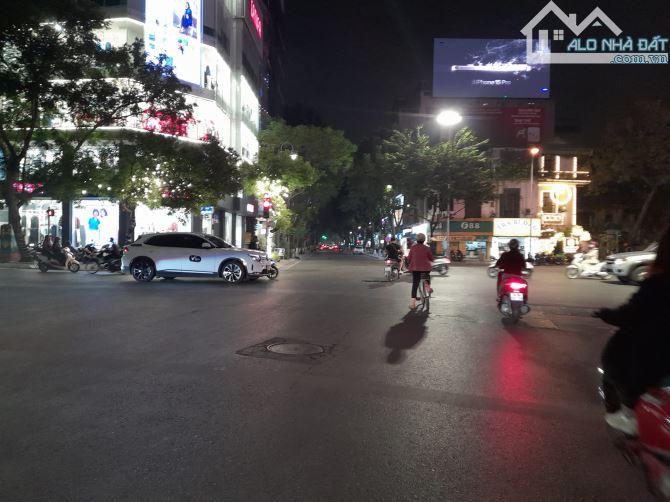 Bán tòa Văn Phòng Đẳng Cấp Mặt Phố Bà Triệu 272m2 * 11 TẦNG, Mt 9.05m, GIÁ 297 tỷ - 2
