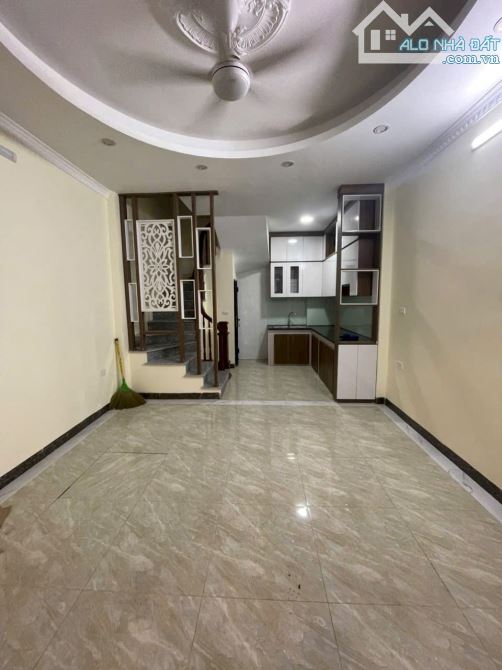 B.án Nhà Bát Khối, LB. 5 tầng ,full đồ, 2 thoáng,ngõ ô tô con vào ,ngõ thông, 36m sổ đỏ - 2