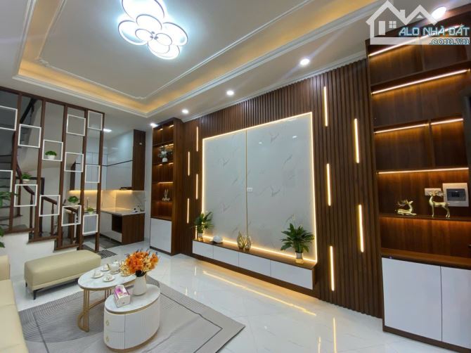 Bán nhà, Minh Khai, Q Hai Bà Trưng 30m2 x 5 tầng, giá 5.5 tỷ, lô góc, ô tô tránh - 2