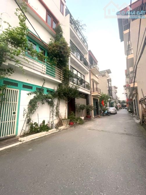 Siêu phẩm! Bán nhà Việt Hưng - Long Biên - 54m2 - 5T - MT4m - Ô tô - chỉ 10.8 tỷ.