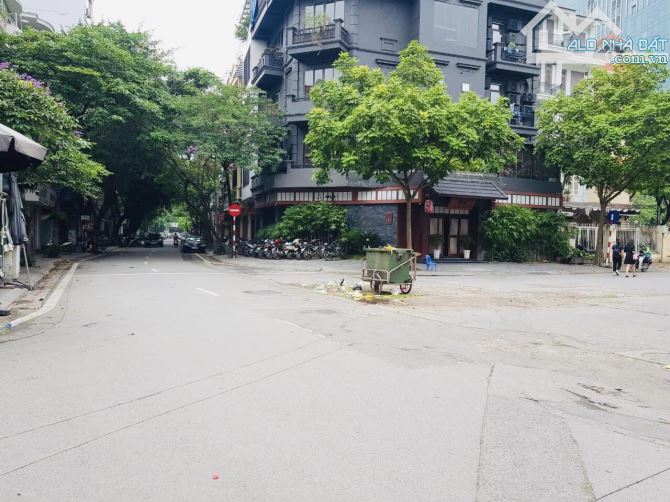 Bán Nhà Mặt Phố Ngọc Hà, Ba Đình 100m x 5 tầng - Mặt tiền 5m - Vỉa Hè - Kinh Doanh - Giá R