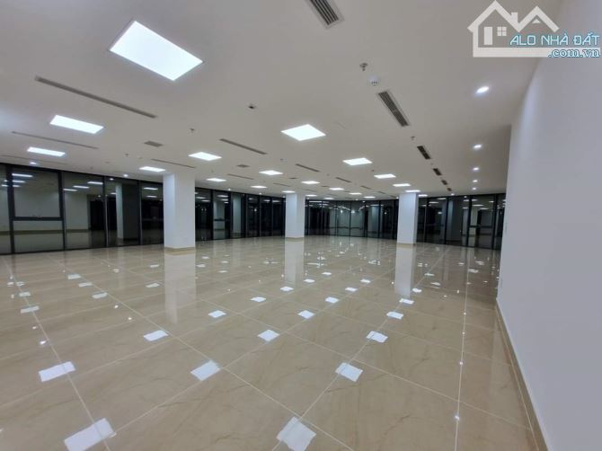 Bán Nhà Liễu Giai 190m2, MT 18m ô tô tránh gần phố chỉ 67 tỷ