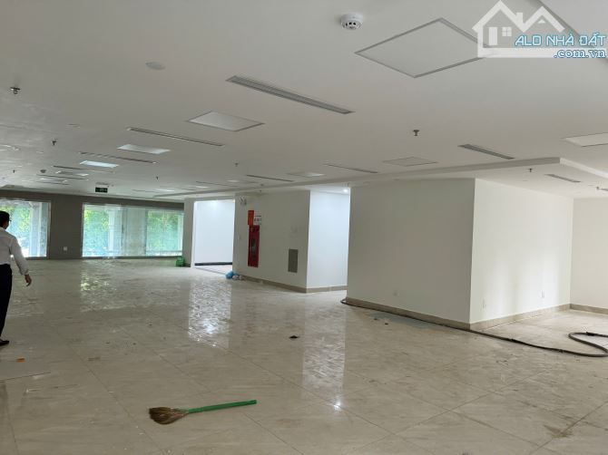 Quá Đẹp! Văn Phòng 120m2 Giá Chỉ 26 Triệu/Tháng Tại Kim Mã, Ba Đình