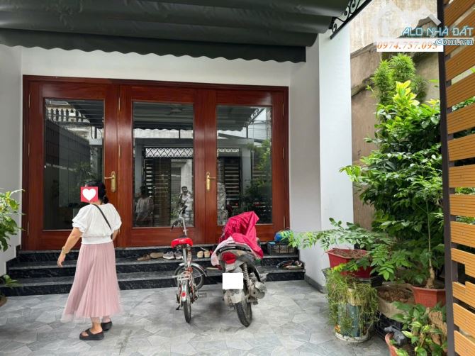 Bán gấp nhà dân xây Ngọc Thụy, Lý Sơn, 101m2, mặt tiền 5.2m, thang máy, đường ô tô thông