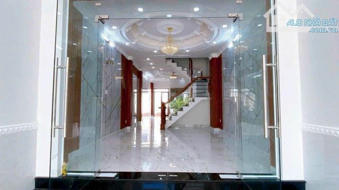 BÁN NHÀ 3 TẦNG - DT 100m2 - MẶT TIỀN ĐƯỜNG 10M  GIÁ 5.5 TỶ CÁCH ĐƯỜNG Nguyễn Văn Tạo - 1