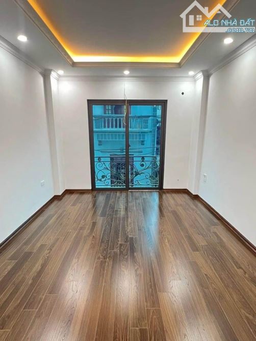 CỰC ĐẸP - Bán Nhà DT 40m2 -  5 TẦNG ,Đường  Ô TÔ thông thoáng , vị trí kinh doanh - 4