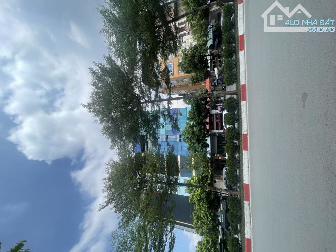 Nhà mặt phố Trần Vỹ - Cầu Giấy 130m2, 7 tầng, lô góc 3 mặt thoáng, giá chỉ 57 tỷ