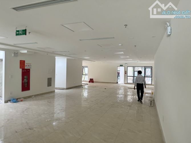 Quá Đẹp! Văn Phòng 120m2 Giá Chỉ 26 Triệu/Tháng Tại Kim Mã, Ba Đình - 2