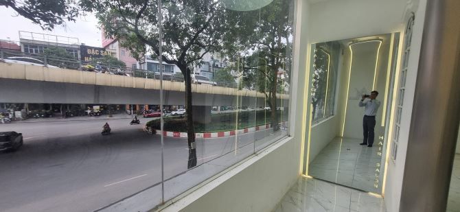 ⚜️ Nhà Mặt phố Nguyễn Chí Thanh, Đống Đa, 35m2 4T MT 5.5m, Siêu KD, Chỉ 13 Tỷ ⚜️ - 2