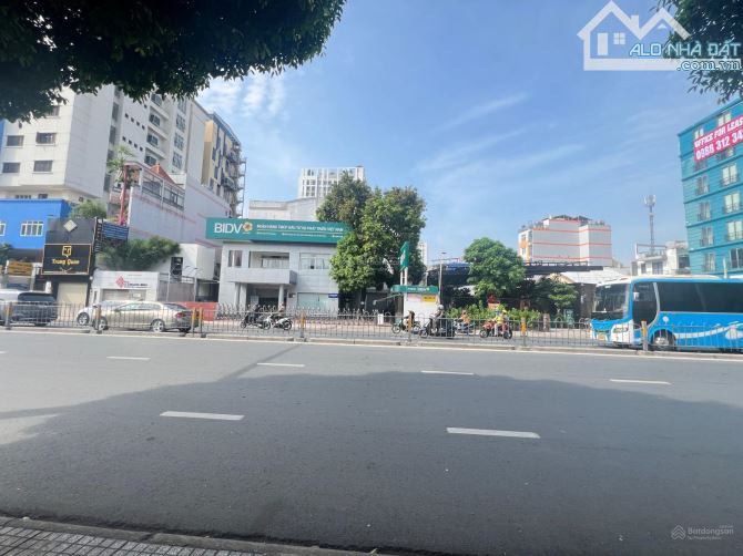 Cho thuê nhà mặt tiền 203 Hoàng Văn Thụ - 📐 DT: 22x26m = 553m², 4 tầng 📊 Sử dụng: 963m² - 3