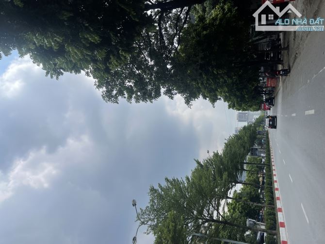 Nhà mặt phố Trần Vỹ - Cầu Giấy 130m2, 7 tầng, lô góc 3 mặt thoáng, giá chỉ 57 tỷ