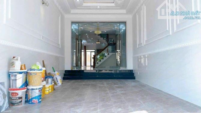 BÁN NHÀ 3 TẦNG - DT 100m2 - MẶT TIỀN ĐƯỜNG 10M  GIÁ 5.5 TỶ CÁCH ĐƯỜNG Nguyễn Văn Tạo - 3