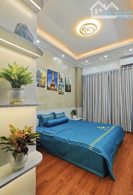 BÁN NHÀ - CẦU GIẤY Ô TÔ ĐỖ CỬA - 39M2 x 5T - 50M RA PHỐ - NHÀ ĐẸP Ở NGAY - GIÁ 7.85 TỶ. - 4