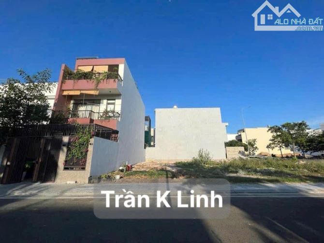 Gia đình cần bán 90m2 ngay TTĐT Chí Linh, cách biển 3phút, MT nhựa 20m chỉ 1,8tỷ, có sổ