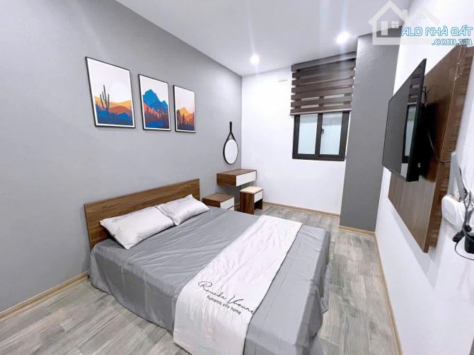 Cho Thuê CCMN 60 Khúc Thừa Dụ Cầu Giấy 30m2 Studio Gác Xép Full Nội Thất Thang Máy Cửa Sổ