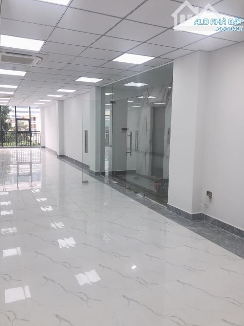 Văn Phòng Đ.Núi Thành, Tân Bình Giá Rẻ, 90m2- 100m2, Sàn Suốt Thoáng - 1