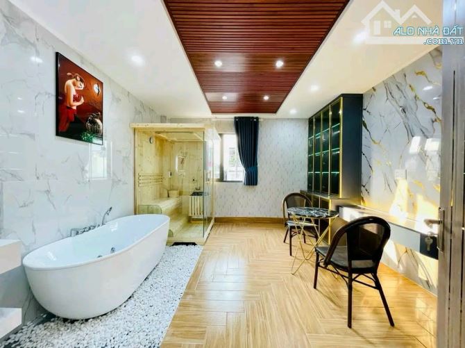 Cần bán gấp nhà 84,1m2 đường Nguyễn Kiệm, P9, Q Phú Nhuận giá bán 5tỷ800. Gần công viên Ho - 12