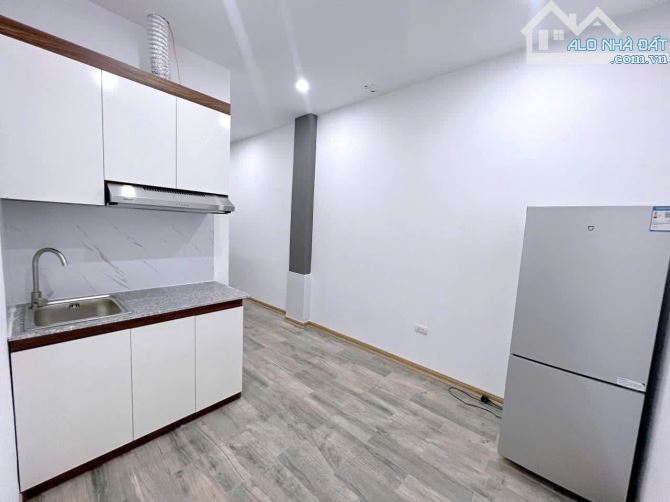 Cho Thuê CCMN 60 Khúc Thừa Dụ Cầu Giấy 30m2 Studio Gác Xép Full Nội Thất Thang Máy Cửa Sổ - 2