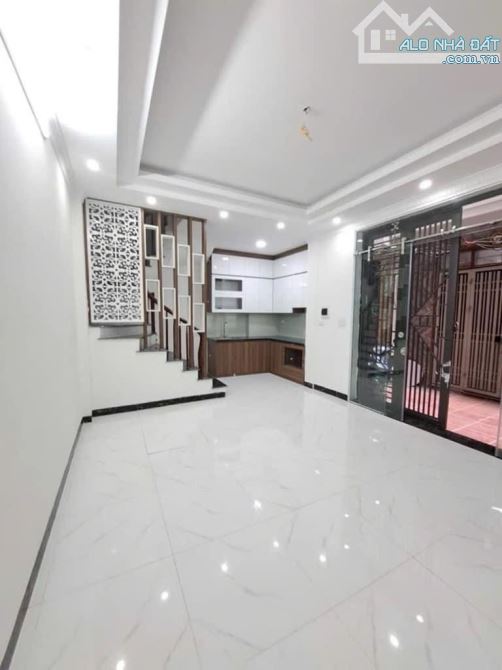 KHÔNG MUA NHÀ NÀY THÌ MUA NHÀ NÀO ĐÂY CÁC BÁC ƠI! NHÀ 5 TẦNG TẠI NGÕ 467 LĨNH NAM - 2