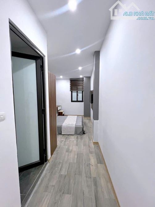 Cho Thuê CCMN 60 Khúc Thừa Dụ Cầu Giấy 30m2 Studio Gác Xép Full Nội Thất Thang Máy Cửa Sổ - 3